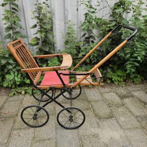 antieke kinderwagen