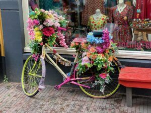 oude fiets met bloemen