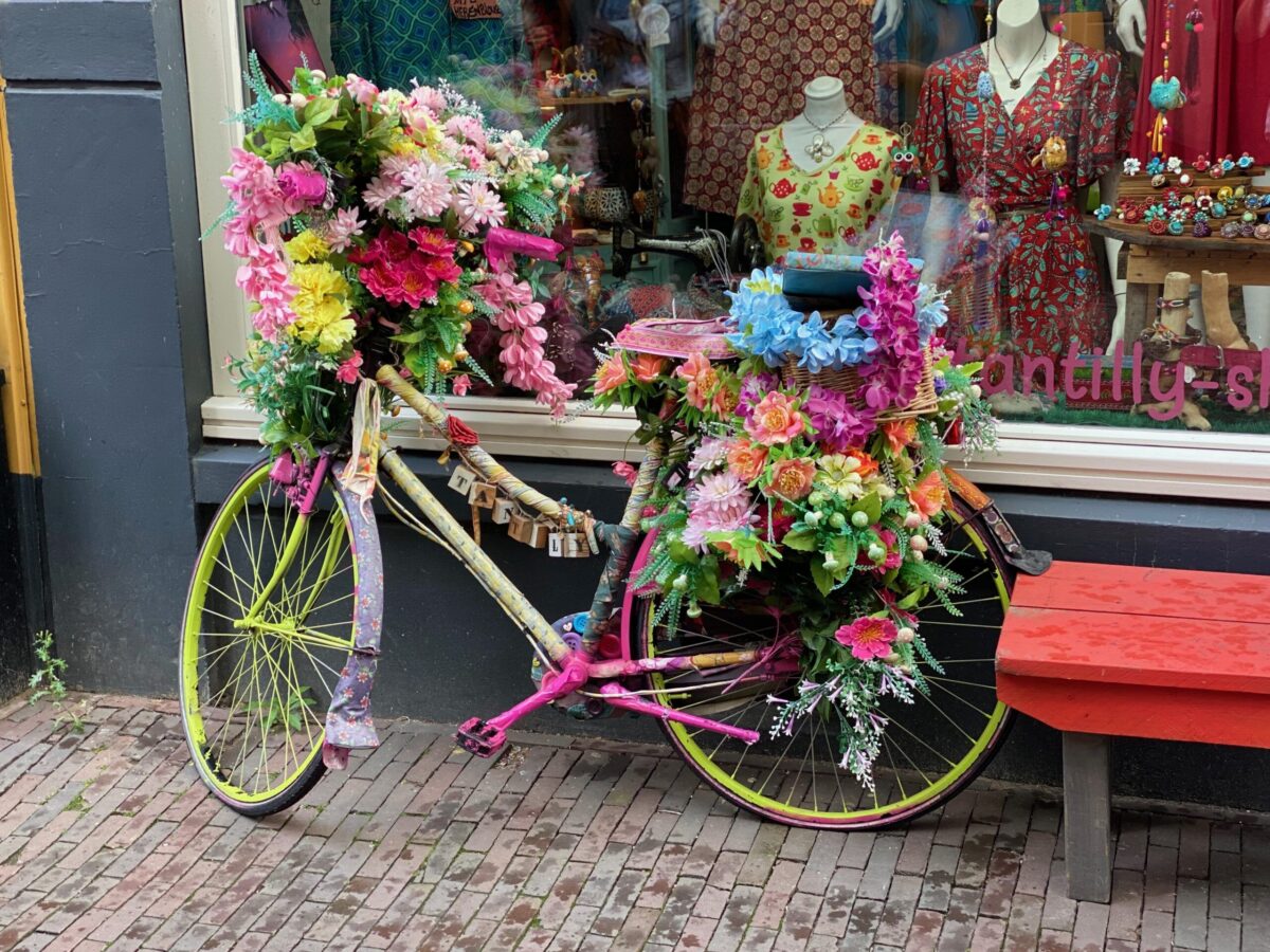 oude fiets met bloemen