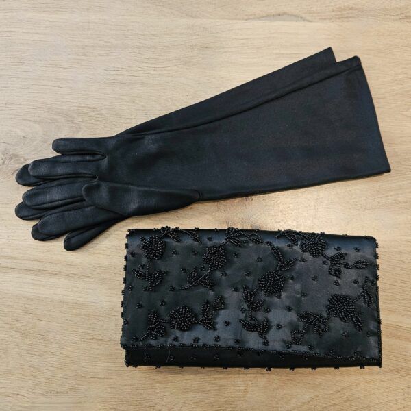 opera handschoenen en clutch